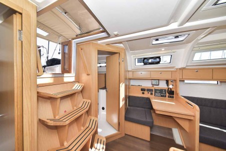 Bavaria Yachtbau Bavaria Cruiser 37 - 2 cab. White Pearl