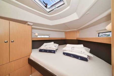 Bavaria Yachtbau Bavaria Cruiser 37 - 2 cab. White Pearl