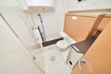 Bavaria Yachtbau Bavaria Cruiser 37 - 2 cab. White Pearl