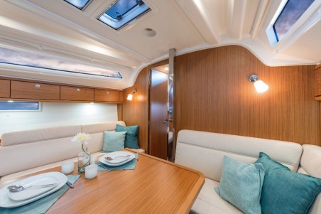 Bavaria Yachtbau Bavaria Cruiser 37 - 3 cab. Castor