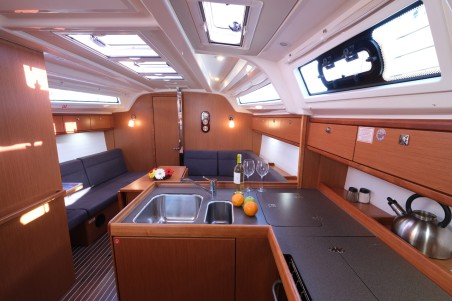 Bavaria Yachtbau Bavaria Cruiser 37 - 3 cab. Crush