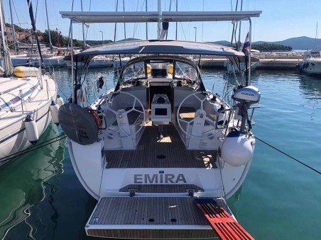 Bavaria Yachtbau Bavaria Cruiser 37 - 3 cab. Emira