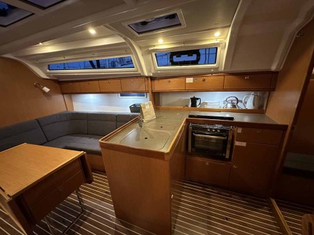 Bavaria Yachtbau Bavaria Cruiser 37 - 3 cab. Emira
