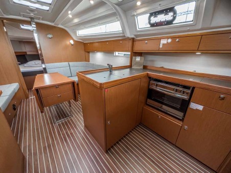 Bavaria Yachtbau Bavaria Cruiser 37 - 3 cab. Scala