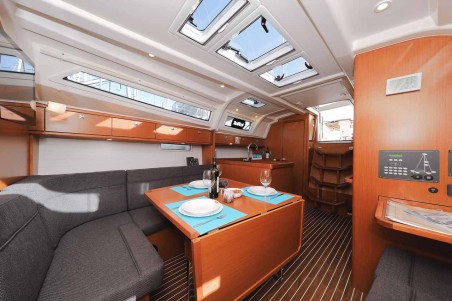 Bavaria Yachtbau Bavaria Cruiser 37 - 3 cab. Sursulapitschi