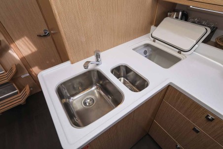 Bavaria Yachtbau Bavaria Cruiser 46 Style - 4 cab. Studio 963