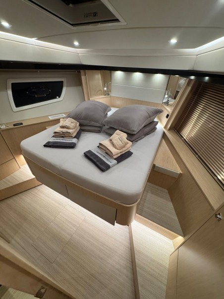 Bavaria Yachtbau Bavaria Virtess 420 Fly Lana