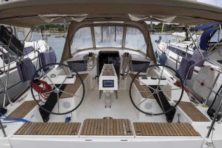 Dufour 360 GL | Yacht Charter Italy | Travelboat