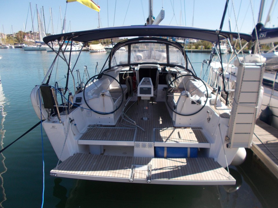 Dufour 382 GL | Yacht Charter Italy | Travelboat