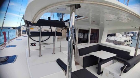 Lagoon 400 S2 | Yacht Charter Greece | Travelboat