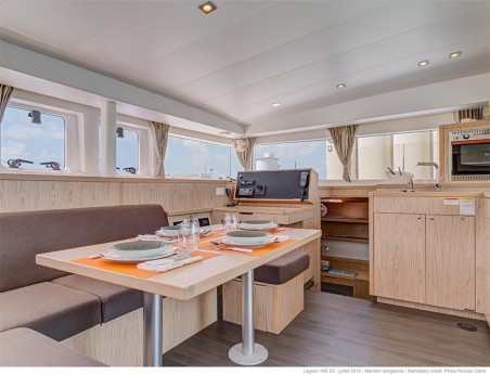 Lagoon 400 S2 | Yacht Charter Greece | Travelboat