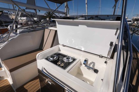 NUVA YACHTS Nuva M9 Cabin Babac