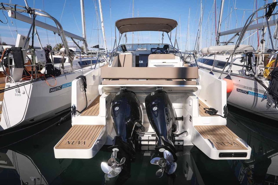 Nuva M9 Cabin | Yacht Charter Spain | Travelboat