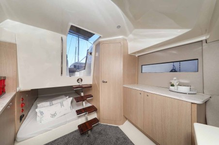 Nuva M9 Cabin | Yacht Charter Spain | Travelboat