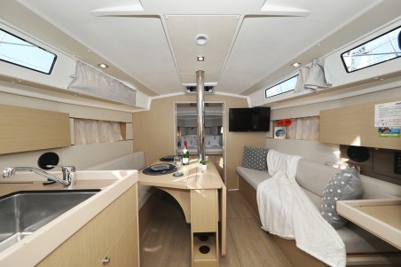 Bénéteau Oceanis 38.1 Angel07