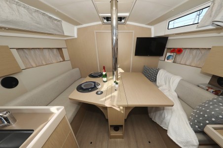 Bénéteau Oceanis 38.1 Angel07