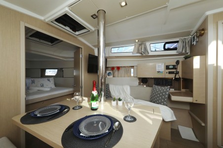 Bénéteau Oceanis 38.1 Angel07