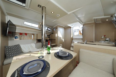 Bénéteau Oceanis 38.1 Angel07