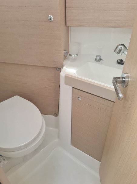 Bénéteau Oceanis 38.1 Illuminating