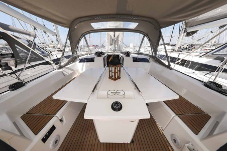 Oceanis 40.1 ELECTRIC | Yacht Charter Croatia | Travelboat