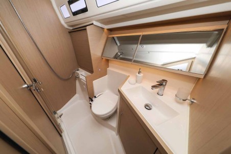 Oceanis 40.1 ELECTRIC | Yacht Charter Croatia | Travelboat