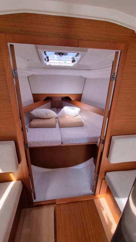 Beneteau Sun Odyssey 349 | Yacht Charter Italy | Travelboat