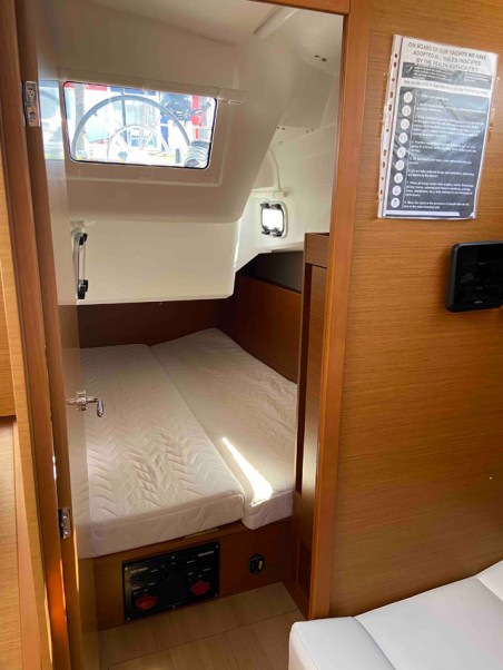 Jeanneau Sun Odyssey 410 | Yacht Charter Italy | Travelboat