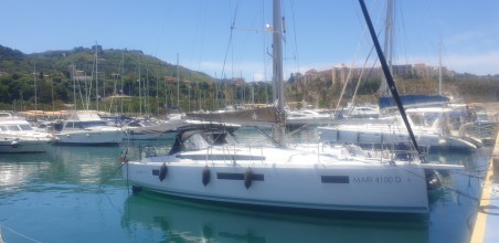 Jeanneau Sun Odyssey 410 | Yacht Charter Italy | Travelboat