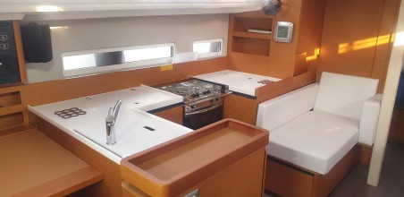 Jeanneau Sun Odyssey 410 | Yacht Charter Italy | Travelboat