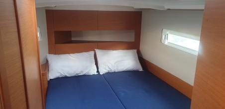 Jeanneau Sun Odyssey 410 | Yacht Charter Italy | Travelboat