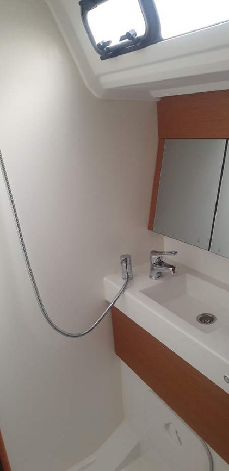 Jeanneau Sun Odyssey 410 | Yacht Charter Italy | Travelboat