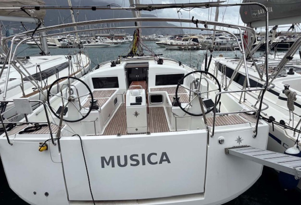 Jeanneau Sun Odyssey 440 - 4 cab. Musica