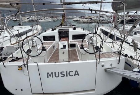Jeanneau Sun Odyssey 440 - 4 cab. Musica