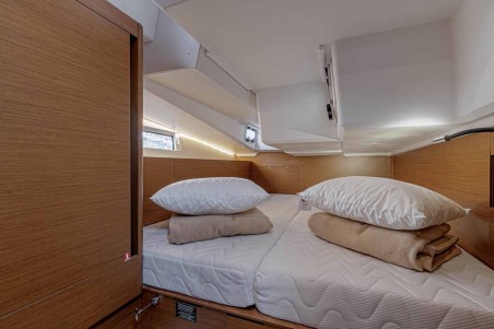 Jeanneau Sun Odyssey 490 | Yacht Charter Greece | Travelboat