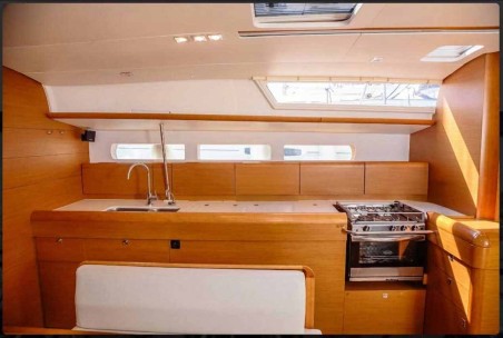 Jeanneau Sun Odyssey 519 | Yacht Charter Italy | Travelboat