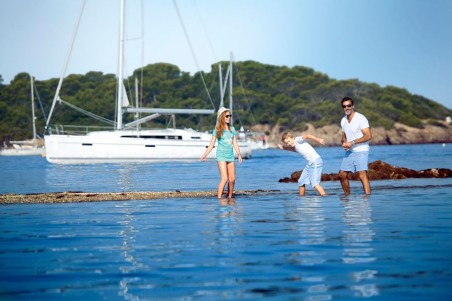 Bavaria Cruiser 41 - 3 cab. | yacht charter Sweden | Travelboat