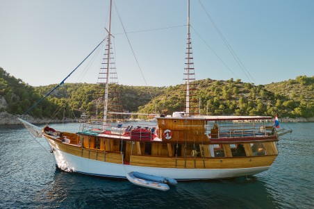 Moja Maja | Yacht Charter Croatia | Travelboat