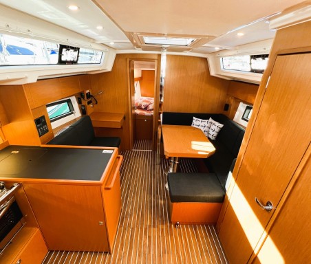 Bavaria Yachtbau Bavaria C38 Wind Dancer