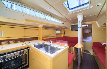 Elan Elan 350 Performance - 3 cab. | Yacht Charter Croatia | Travelboat