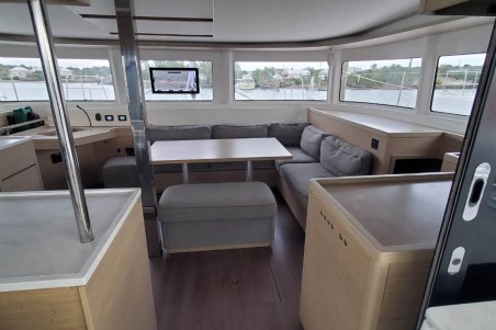 Lagoon 46 | Yacht Charter Bahamas | Travelboat