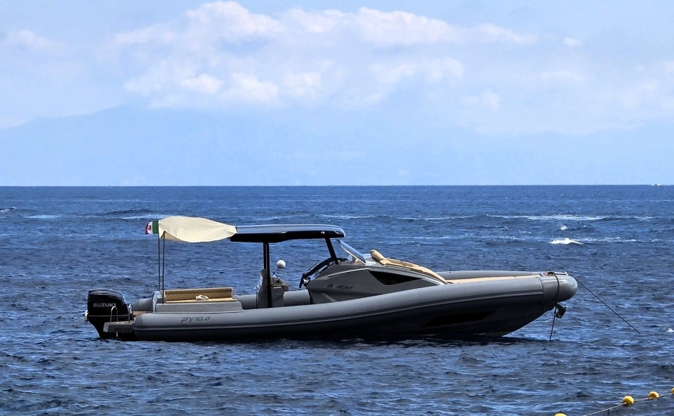 Panamera Yacht PY10.0 Cabin Black Shark