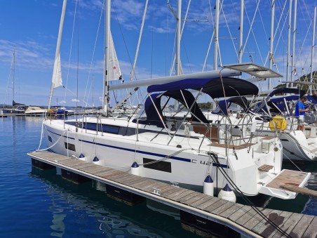 Bavaria C42 | Yacht Charter Croatia | Travelboat