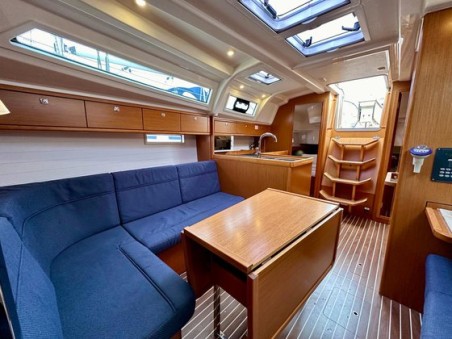 Bavaria Yachtbau Bavaria Cruiser 37 - 3 cab. Maestral
