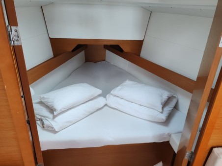 Jeanneau Sun Odyssey 349 | Yacht Charter Croatia | Travelboat