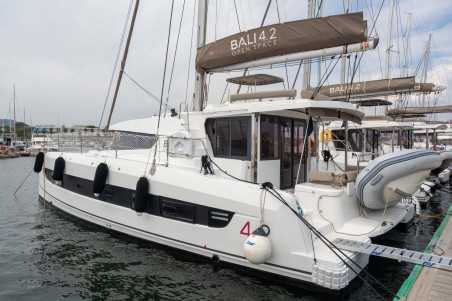 Catana Group Bali 4.2 - 4 + 1 cab. Zaz