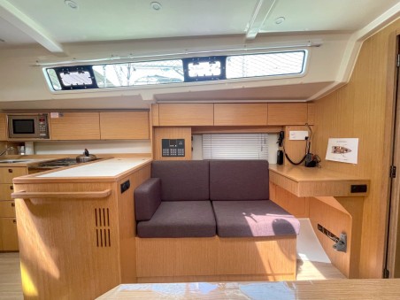 Bavaria C38 | Yacht Charter France | Travelboat