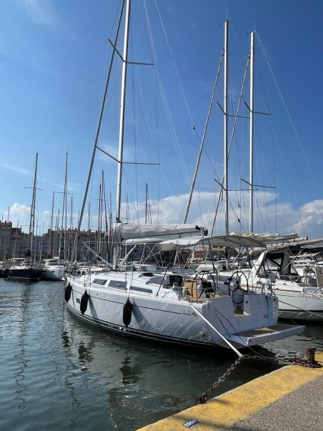 Hanse 388 | Yacht Charter France | Travelboat