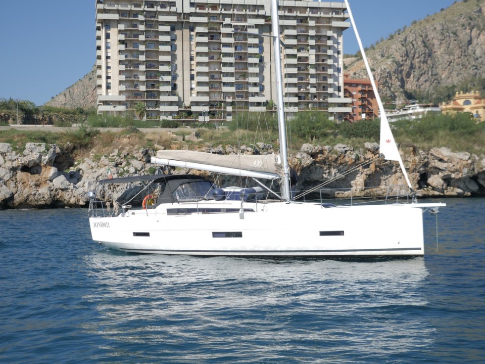 Dufour Yachts Dufour 430 - 3 cab. Bloody Mary