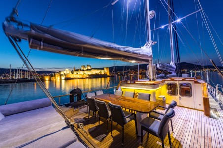 Custom Made Dea Del Mare Dea Del Mare