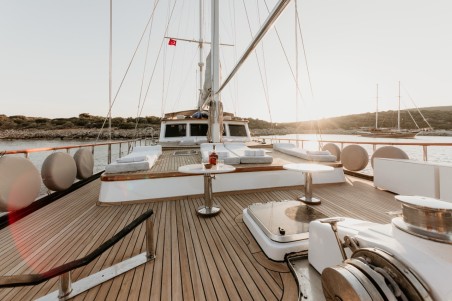 Custom Made Dea Del Mare Dea Del Mare